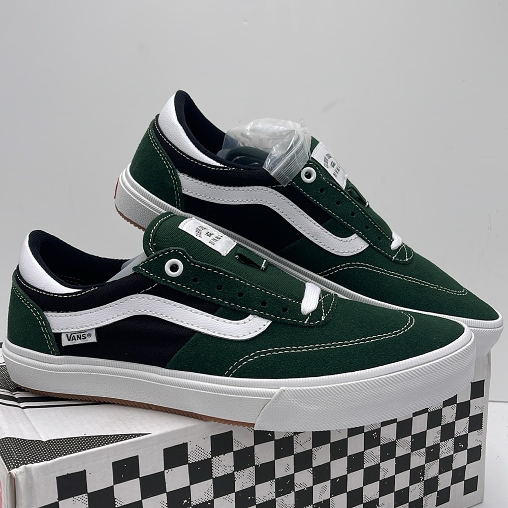 Vans Men's Green and Black Sneakers Gilbert Crocke
Dark Green/White
VN0A5JIFDGY - Picture 7 of 16